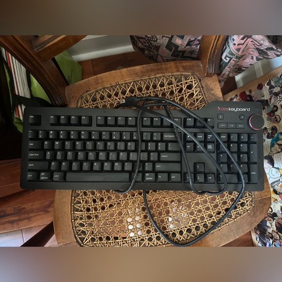 LIKE NEW Das Keyboard 4 Professional Black Mechanical Keyboard - Picture 5 of 9